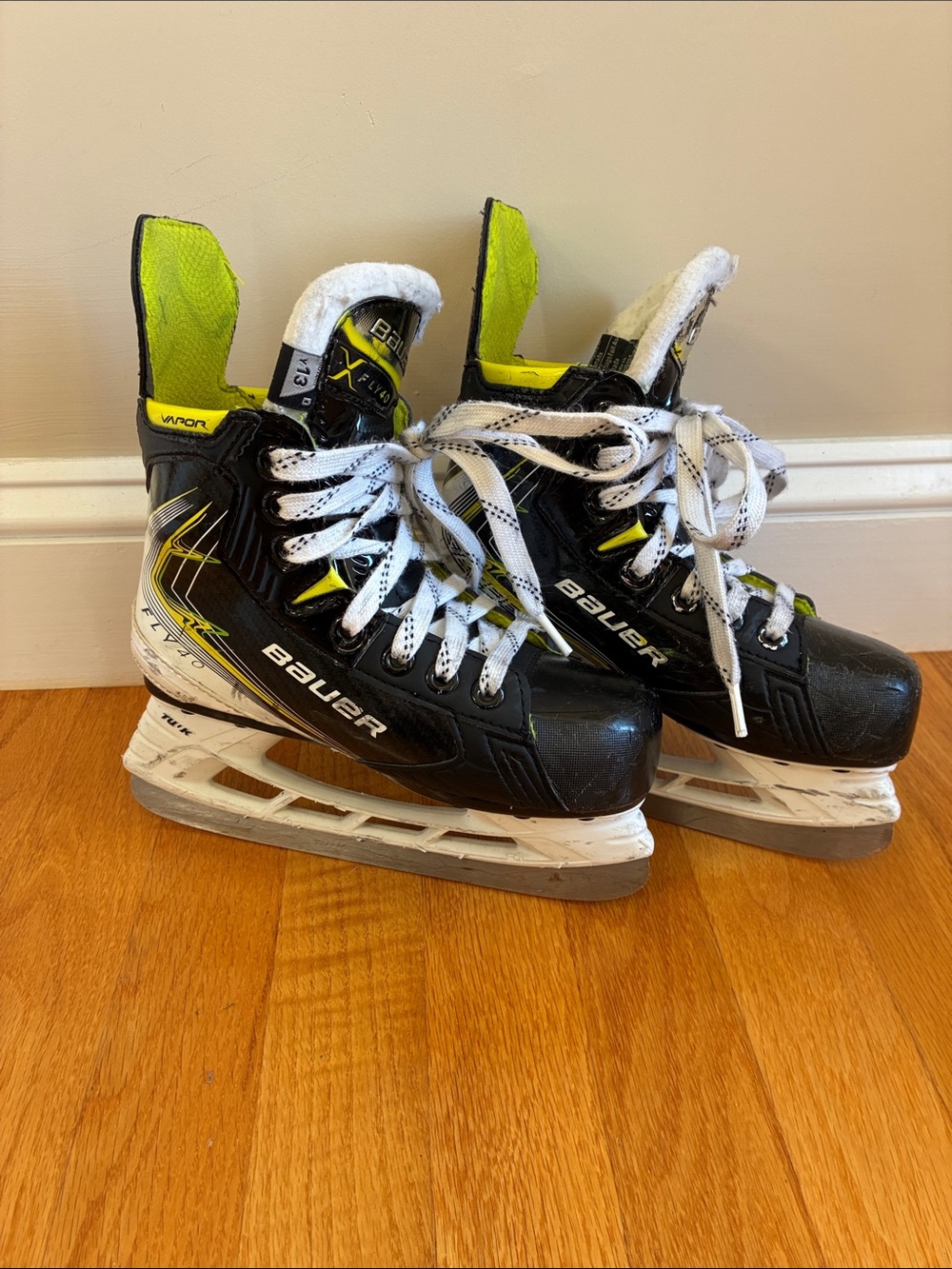 Bauer Vapor Fly 40 Hockey Skates - size 13 Youth